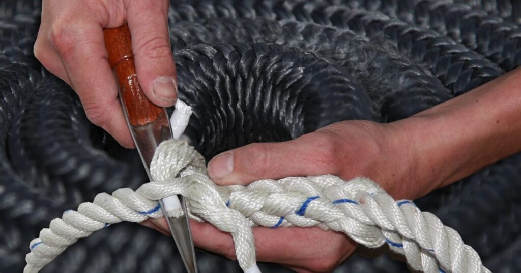 The Process of Hand-Splicing Ensuring Strength and Durability in Leashes